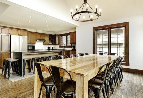 Chalet 31 Chemin Blanc by Les Chalets Alpins in Stoneham (QC) Chalet 31 Chemin Blanc by Les Chalets Alpins in Stoneham (QC)