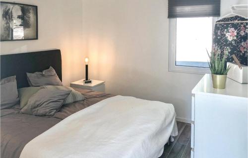 Amazing Home In Borås With Wifi