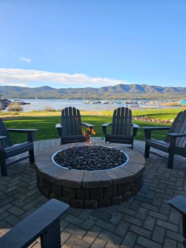 สภาพแวดล้อมโดยรอบ, Big Bear Frontier in บิกแบร์เลค (CA) สภาพแวดล้อมโดยรอบ, Big Bear Frontier in บิกแบร์เลค (CA)