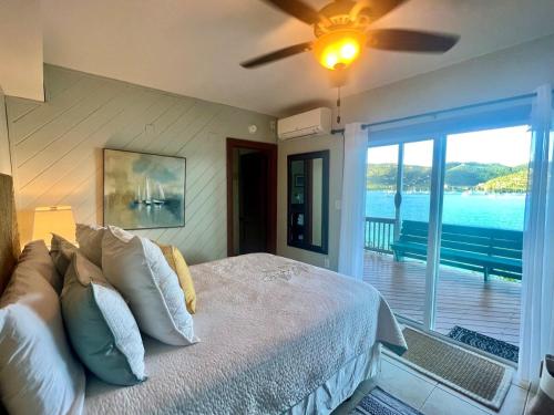 Cliffhanger - Oceanfront Simple Luxury with Endless Blue Views in Central Cliffhanger - Oceanfront Simple Luxury with Endless Blue Views in Central