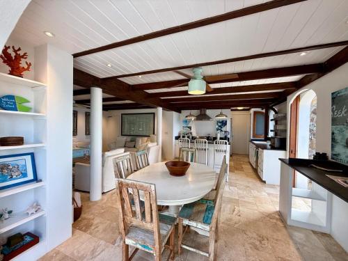 Amazing Views, Stunning Pool, Eco-Luxury Getaway - Dove Cottage in East End Amazing Views, Stunning Pool, Eco-Luxury Getaway - Dove Cottage in East End