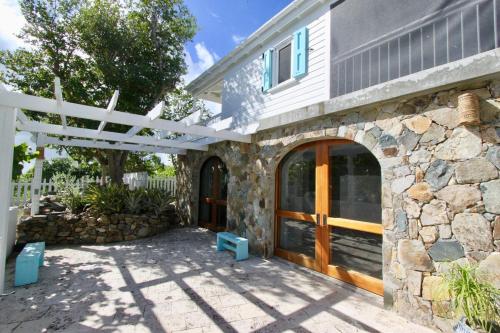 Amazing Views, Stunning Pool, Eco-Luxury Getaway - Dove Cottage in East End Amazing Views, Stunning Pool, Eco-Luxury Getaway - Dove Cottage in East End