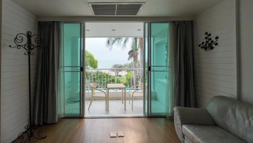 Balcony/terrace, Verano Beach Villa in Puek Tian Beach Balcony/terrace, Verano Beach Villa in Puek Tian Beach