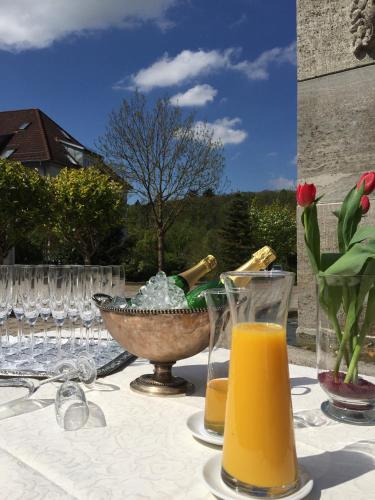 Ételek és italok, Hotel Zur Schonen Aussicht in Marktheidenfeld Ételek és italok, Hotel Zur Schonen Aussicht in Marktheidenfeld