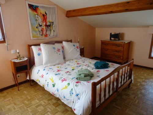 Gîte Au-delà des cimes (Gite Au-dela des cimes) in Villeneuve De Riviere Gîte Au-delà des cimes (Gite Au-dela des cimes) in Villeneuve De Riviere