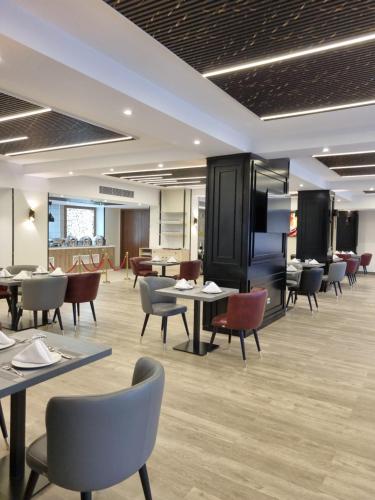 Restaurant, El Aziz Inn in Chéraga Restaurant, El Aziz Inn in Chéraga