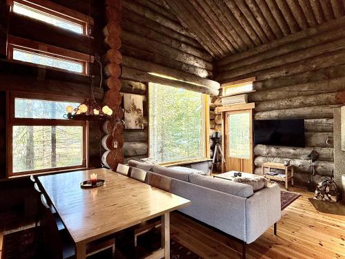 Спільний лаунж/ТБ зона, Luosto Villa by Lapland Villas, near Lake Aarnilampi Beach, Sauna, WiFi, Great Private Villa for Fam in Соданкюля Спільний лаунж/ТБ зона, Luosto Villa by Lapland Villas, near Lake Aarnilampi Beach, Sauna, WiFi, Great Private Villa for Fam in Соданкюля