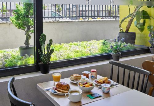 Food and beverages, B&B Hotel Paris Est Bobigny Universite in Bobigny Food and beverages, B&B Hotel Paris Est Bobigny Universite in Bobigny
