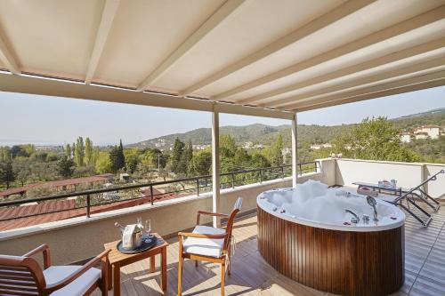 Hot tub, Ramada Resort by Wyndham Kazdaglari Thermal and Spa in Güre Hot tub, Ramada Resort by Wyndham Kazdaglari Thermal and Spa in Güre