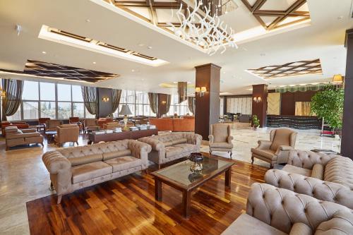 Lobby, Ramada Resort by Wyndham Kazdaglari Thermal and Spa in Güre Lobby, Ramada Resort by Wyndham Kazdaglari Thermal and Spa in Güre