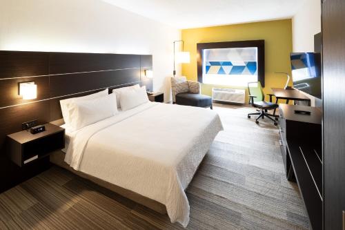 Holiday Inn Express & Suites Chicago West - St Charles By IHG in St. Charles (Illinois) Holiday Inn Express & Suites Chicago West - St Charles By IHG in St. Charles (Illinois)