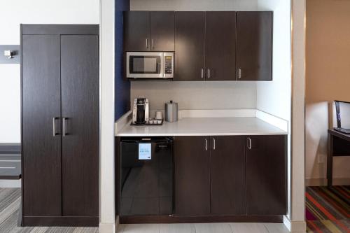 Holiday Inn Express & Suites Chicago West - St Charles By IHG in St. Charles (Illinois) Holiday Inn Express & Suites Chicago West - St Charles By IHG in St. Charles (Illinois)