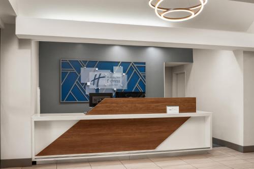 Előcsarnok, Holiday Inn Express Fresno River Park Highway 41 By IHG in Fresno (Kalifornia) Előcsarnok, Holiday Inn Express Fresno River Park Highway 41 By IHG in Fresno (Kalifornia)