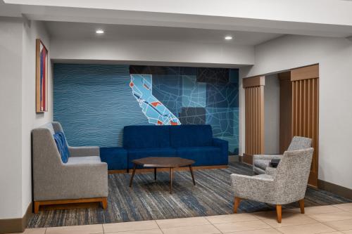 Előcsarnok, Holiday Inn Express Fresno River Park Highway 41 By IHG in Fresno (Kalifornia) Előcsarnok, Holiday Inn Express Fresno River Park Highway 41 By IHG in Fresno (Kalifornia)