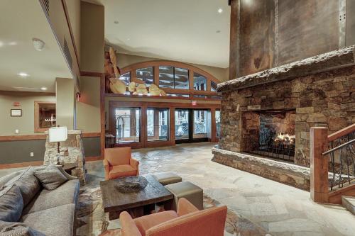 Lobby, One Ski Hill Place Suite 8203 in Breckenridge (CO) Lobby, One Ski Hill Place Suite 8203 in Breckenridge (CO)