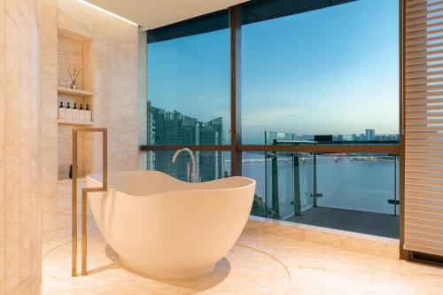 Bathroom, InterContinental Changsha By IHG in Kaifu Bathroom, InterContinental Changsha By IHG in Kaifu