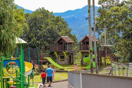 Kinderspielplatz, Pesona Alam Resort & Spa in Puncak Kinderspielplatz, Pesona Alam Resort & Spa in Puncak