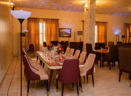 Restaurant, Royalbirds Hotel & Towers in Akure Restaurant, Royalbirds Hotel & Towers in Akure