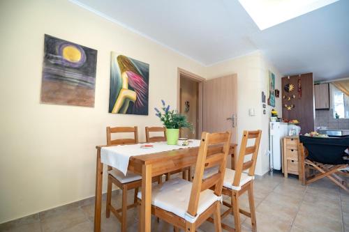 Sea & mountain view-Private balcony-Dilesi by ΜΡS in 플라카 딜레시 Sea & mountain view-Private balcony-Dilesi by ΜΡS in 플라카 딜레시