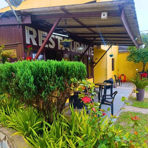 Garden, Piscina e Mar PousadaH in Pereque Garden, Piscina e Mar PousadaH in Pereque