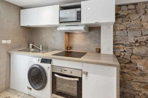 La Suite Confidentielle - Balneo - Sauna - Hypercentre in لو سوكينت البلدة القديمة La Suite Confidentielle - Balneo - Sauna - Hypercentre in لو سوكينت البلدة القديمة