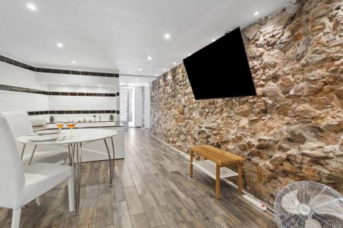 La Suite Confidentielle - Balneo - Sauna - Hypercentre in لو سوكينت البلدة القديمة La Suite Confidentielle - Balneo - Sauna - Hypercentre in لو سوكينت البلدة القديمة