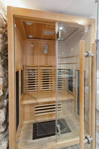 La Suite Confidentielle - Balneo - Sauna - Hypercentre in لو سوكينت البلدة القديمة La Suite Confidentielle - Balneo - Sauna - Hypercentre in لو سوكينت البلدة القديمة