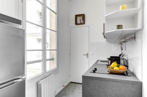 Kitchen, Palais Royal & Louvre - 1BR - Paris Vacation Rentals in Paris Kitchen, Palais Royal & Louvre - 1BR - Paris Vacation Rentals in Paris