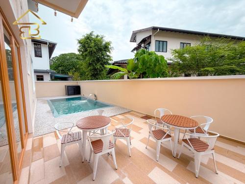 Aesthetic Muji Pool Villa in Ipoh | 5BR 24Pax near Kolej Matrikulasi Perak Aesthetic Muji Pool Villa in Ipoh | 5BR 24Pax near Kolej Matrikulasi Perak