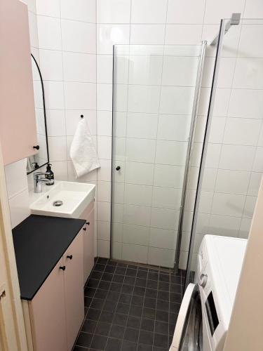 Bathroom, #TOOLONTORI Beauty in great location in Töölö Bathroom, #TOOLONTORI Beauty in great location in Töölö