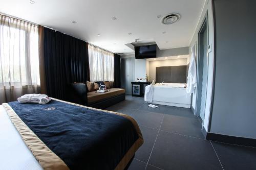 Pezsgőfürdő, Best Western JFK Hotel near Edenlandia Pezsgőfürdő, Best Western JFK Hotel near Edenlandia