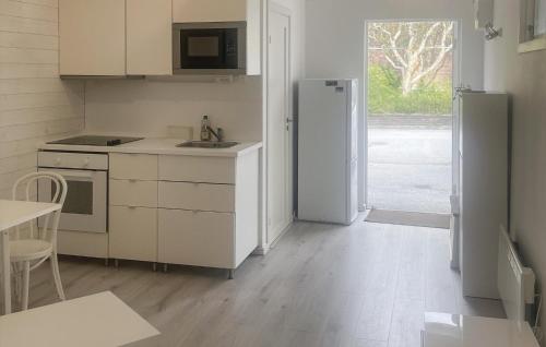 Konyha, 1 Bedroom Beautiful Home In Bro in Bro Konyha, 1 Bedroom Beautiful Home In Bro in Bro