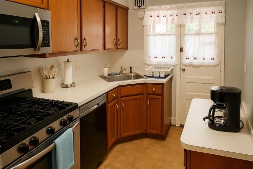 Létesítmények, Elegant Towson Townhome Near Baltimore 4BR Oasis in Towson Létesítmények, Elegant Towson Townhome Near Baltimore 4BR Oasis in Towson