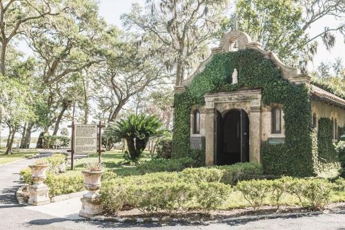 The Emerald -Dog-Friendly -Fire Pit -Vintage Vibes in Other The Emerald -Dog-Friendly -Fire Pit -Vintage Vibes in Other