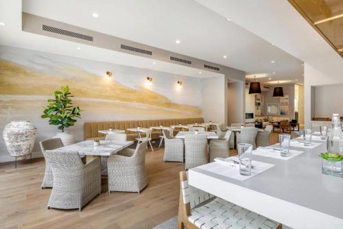 Restaurant, Cambria Hotel Calabasas - Malibu in Canoga Park Restaurant, Cambria Hotel Calabasas - Malibu in Canoga Park