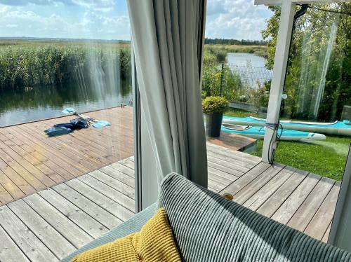 Erkély/terasz, Baltic Waterfront Yacht House - PRIVATE Garden & Watersports Included in Lunowo Erkély/terasz, Baltic Waterfront Yacht House - PRIVATE Garden & Watersports Included in Lunowo