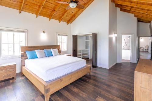The Hummingbird Villa in Woods The Hummingbird Villa in Woods