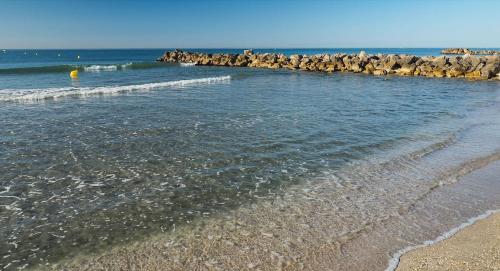 Superbe villa climatisee avec parking et piscine near Montpellier-Méditerranée Airport Superbe villa climatisee avec parking et piscine near Montpellier-Méditerranée Airport