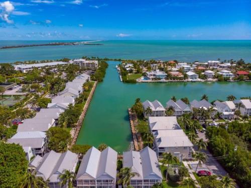 Salty Sanctuary - Private Luxury Villa w Pool in Duck Key (Florida) Salty Sanctuary - Private Luxury Villa w Pool in Duck Key (Florida)