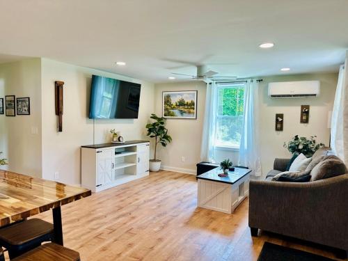 Sandy Pond Cozy Getaway in Port Ontario (NY) Sandy Pond Cozy Getaway in Port Ontario (NY)