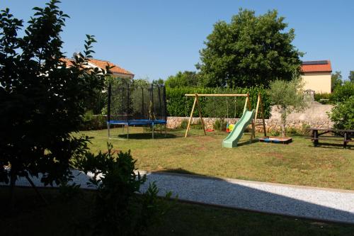 kinderspeeltuin, Mitros Apartment in Barusici kinderspeeltuin, Mitros Apartment in Barusici