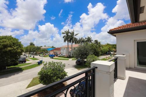 Balcony/terrace, Miami home -15min from Kendall Exec Airport - Pool in The Hammocks Balcony/terrace, Miami home -15min from Kendall Exec Airport - Pool in The Hammocks
