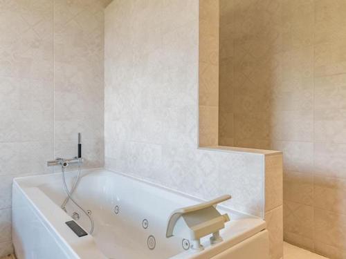 Gîte moderne et lumineux à Gy avec grand salon, jardin et jeux pour enfants - FR-1-583-457 (Gite moderne et lumineux a Gy avec grand salon, jardin et jeux pour enfants - FR-1-583-457) in Gy Gîte moderne et lumineux à Gy avec grand salon, jardin et jeux pour enfants - FR-1-583-457 (Gite moderne et lumineux a Gy avec grand salon, jardin et jeux pour enfants - FR-1-583-457) in Gy