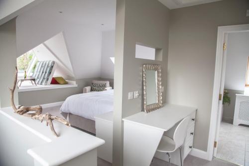 Guestroom, Seafort Luxury Hideaway in Bantry Guestroom, Seafort Luxury Hideaway in Bantry