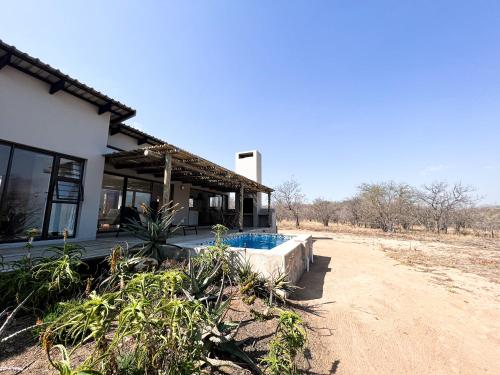 Widok z zewnątrz, 24 Degrees Self Catering in Hoedspruit Widok z zewnątrz, 24 Degrees Self Catering in Hoedspruit