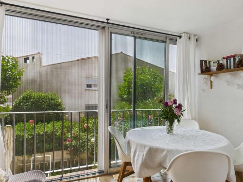 Appartement lumineux 2 pieces pour 4 pers, a 80m de la plage avec terrasse et parking prive - FR-1-4 in Le Grau d'Agde Appartement lumineux 2 pieces pour 4 pers, a 80m de la plage avec terrasse et parking prive - FR-1-4 in Le Grau d'Agde