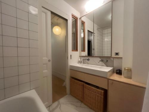 Apartment 2 steps from Place Pigalle - 6 people in Montmartre Apartment 2 steps from Place Pigalle - 6 people in Montmartre