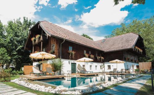 Exterior view, Der Schlosswirt zu Anif - Biedermeierhotel und Restaurant in Anif Exterior view, Der Schlosswirt zu Anif - Biedermeierhotel und Restaurant in Anif