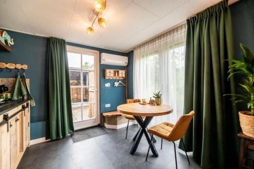 B&B de Gouwe Tijd, suite "Gouden Ginkgo" in Noordgouwe B&B de Gouwe Tijd, suite "Gouden Ginkgo" in Noordgouwe