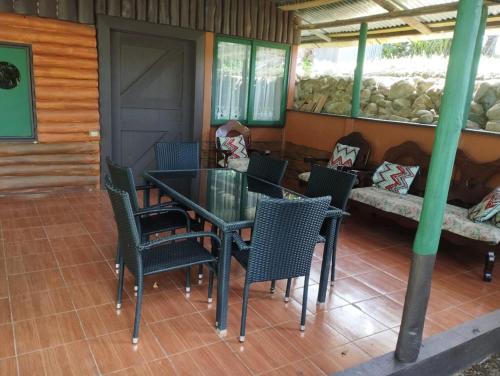 Cabaña Rústica la Paz de Río Celeste (Cabana Rustica la Paz de Rio Celeste) in Guatuso Cabaña Rústica la Paz de Río Celeste (Cabana Rustica la Paz de Rio Celeste) in Guatuso
